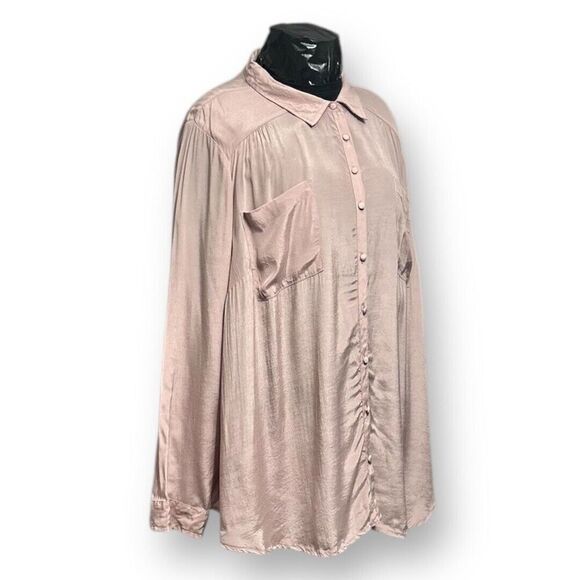 Torrid 5X Blush Pink Satin Blouse Button Up Neutral Minimal Work Career NWT - Picture 3 of 12